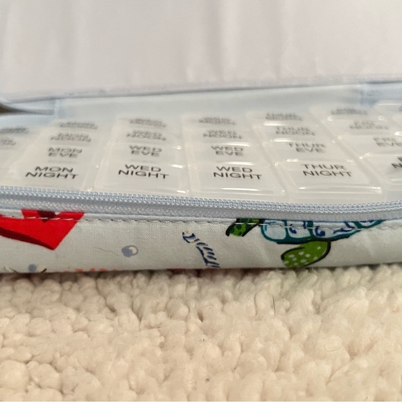 Vera Bradley Accessories - Picture 15 of 16